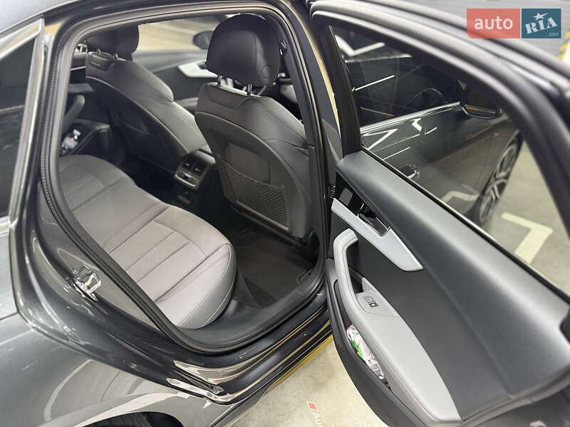 Седан Audi A4 2023 в Киеве