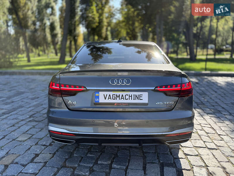 Седан Audi A4 2023 в Києві