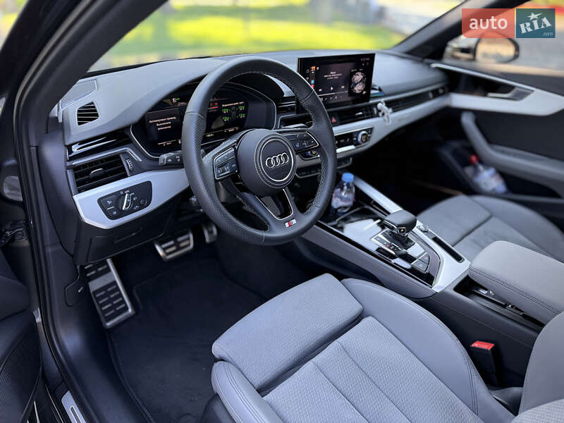 Седан Audi A4 2023 в Киеве