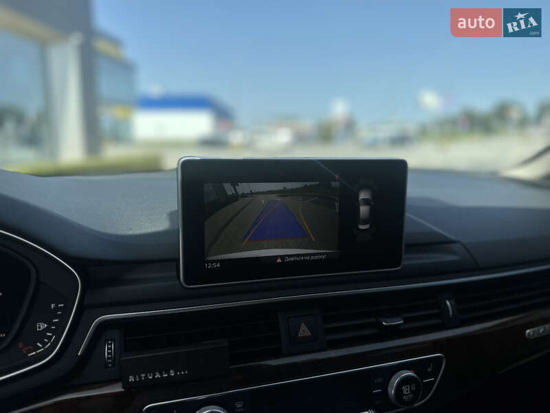 Седан Audi A4 2018 в Львове