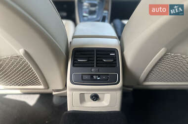 Седан Audi A4 2018 в Львове