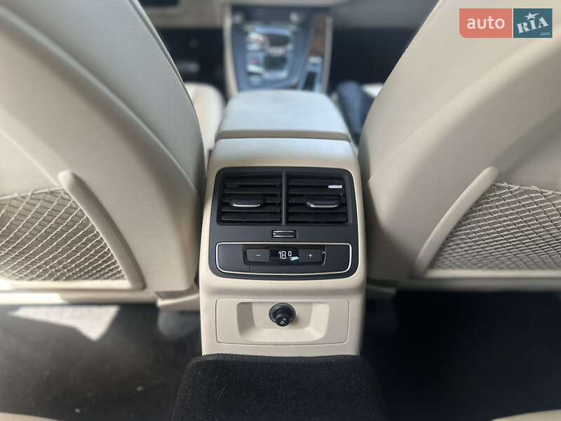 Седан Audi A4 2018 в Львове