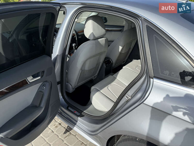 Седан Audi A4 2014 в Городке