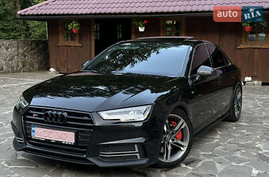 Седан Audi A4 2018 в Сваляві
