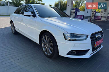 Седан Audi A4 2014 в 