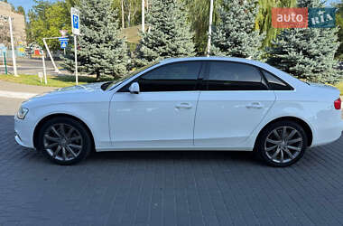 Седан Audi A4 2014 в 