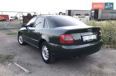 Седан Audi A4 2000 в 