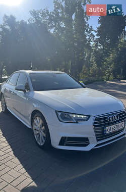Седан Audi A4 2018 в 