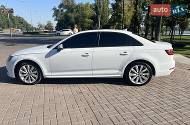Седан Audi A4 2018 в 