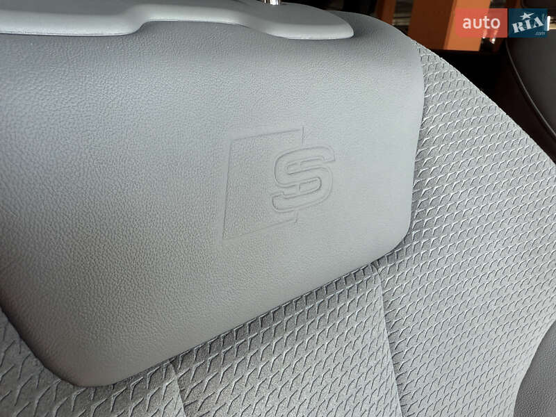 Седан Audi A4 2023 в Києві