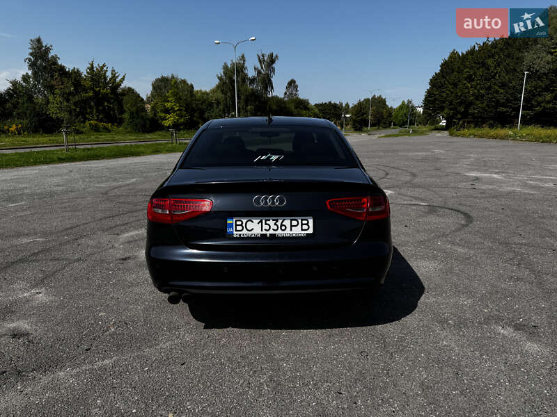 Седан Audi A4 2012 в Львове