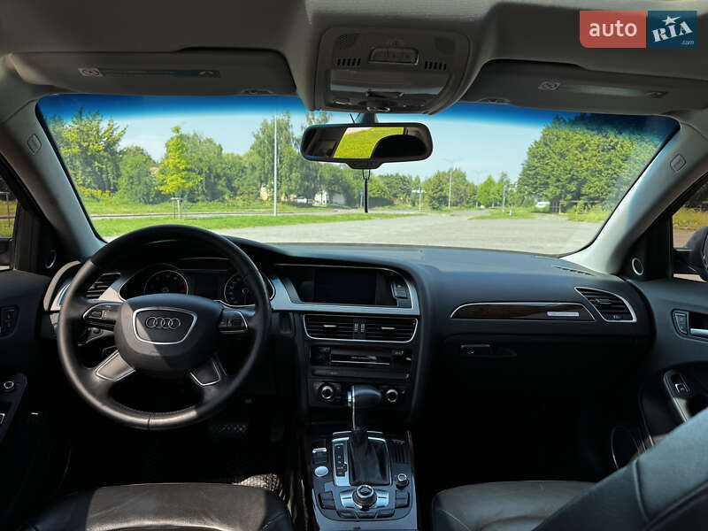 Седан Audi A4 2012 в Львове