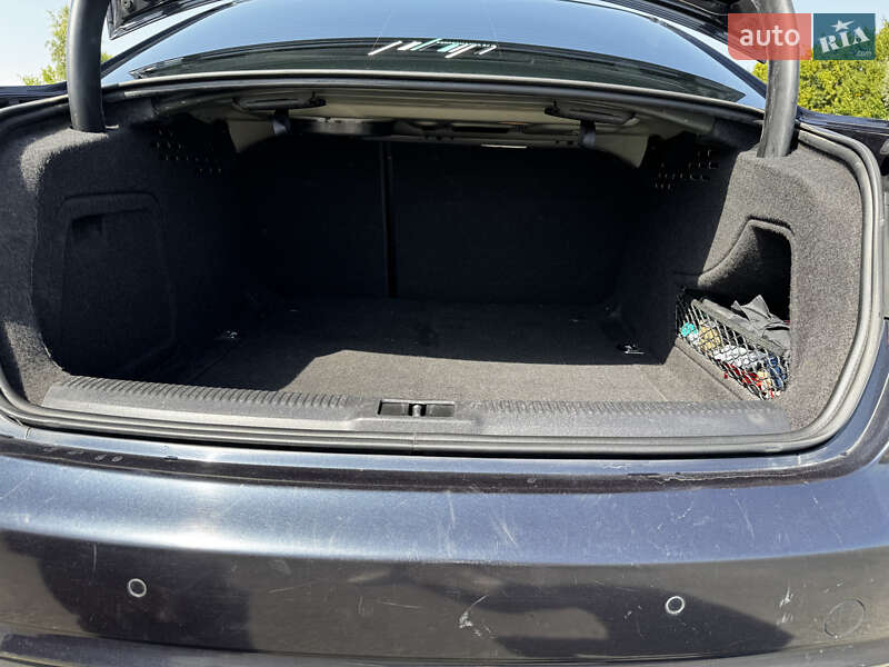 Седан Audi A4 2012 в Львове