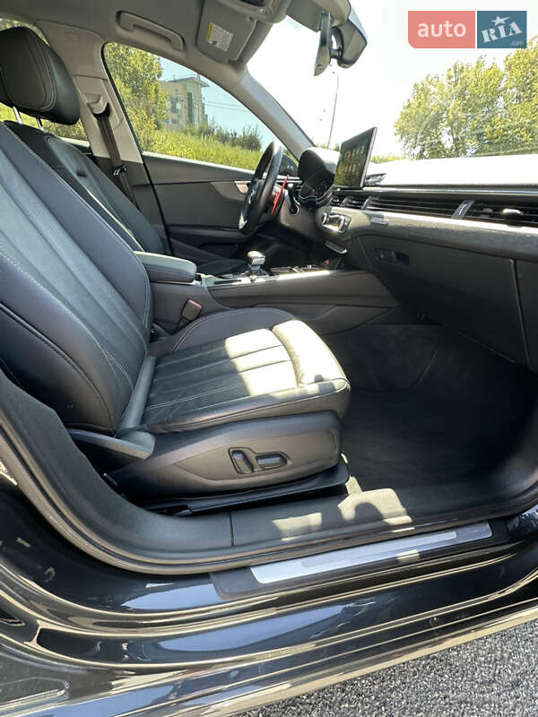 Седан Audi A4 2021 в Киеве