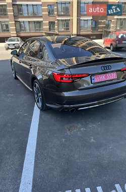 Седан Audi A4 2017 в 