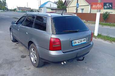 Универсал Audi A4 2000 в 
