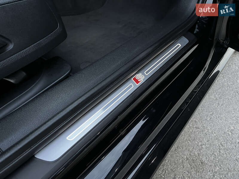 Седан Audi A4 2017 в Львові