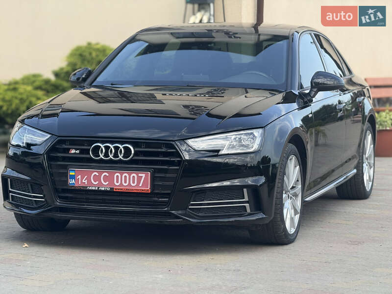 Седан Audi A4 2017 в 