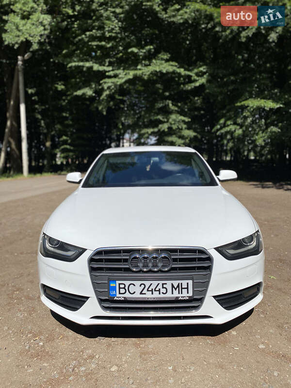 Седан Audi A4 2012 в 