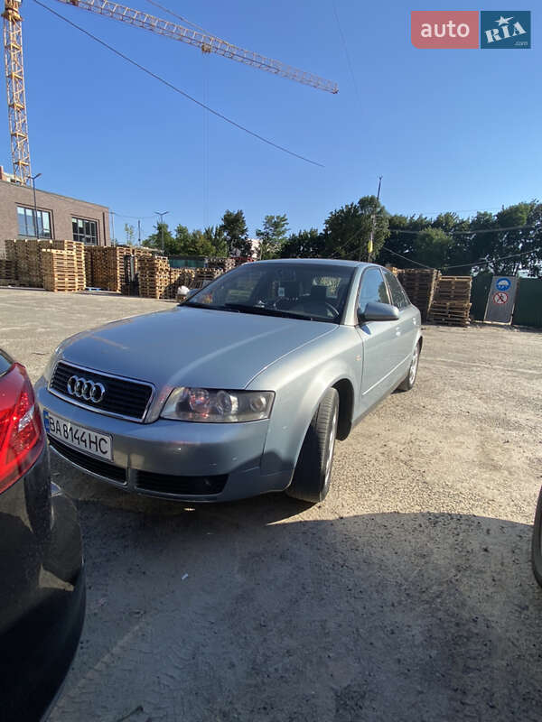 Седан Audi A4 2001 в 