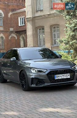 Седан Audi A4 2021 в 