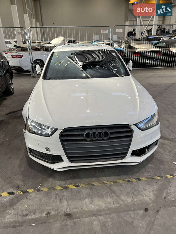 Седан Audi A4 2015 в 