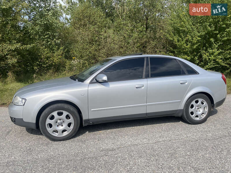 Седан Audi A4 2003 в Полонному