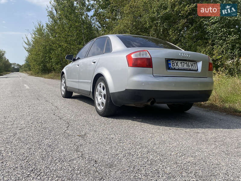 Седан Audi A4 2003 в Полонному