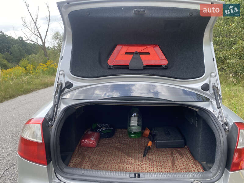 Седан Audi A4 2003 в Полонному