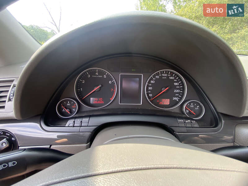 Седан Audi A4 2003 в Полонному