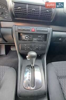 Седан Audi A4 2000 в 