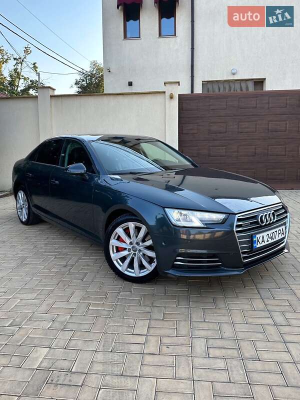 Седан Audi A4 2017 в 