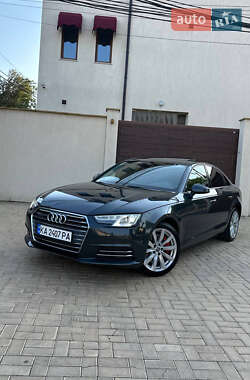 Седан Audi A4 2017 в 