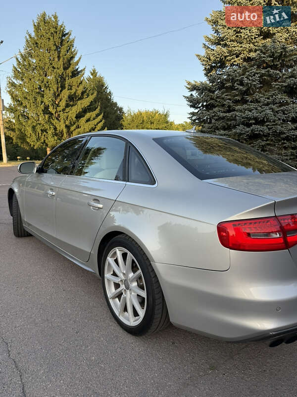 Седан Audi A4 2014 в Ровно