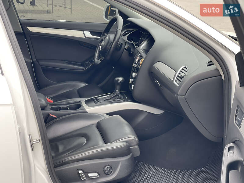 Седан Audi A4 2012 в Чернівцях