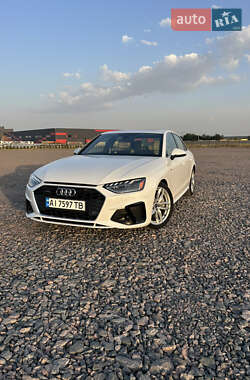 Седан Audi A4 2022 в 