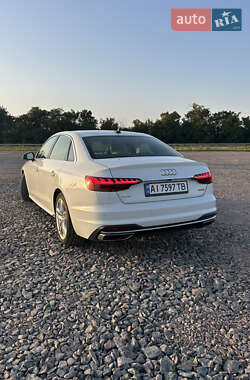 Седан Audi A4 2022 в 
