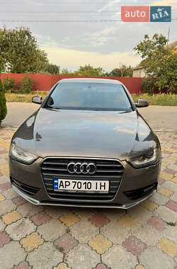 Седан Audi A4 2012 в Запоріжжі