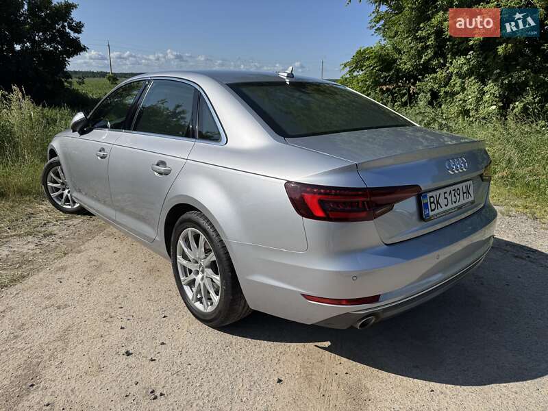 Седан Audi A4 2018 в Львове
