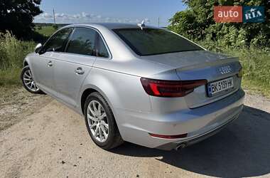 Седан Audi A4 2018 в 