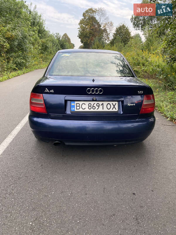 Седан Audi A4 1996 в Яворове