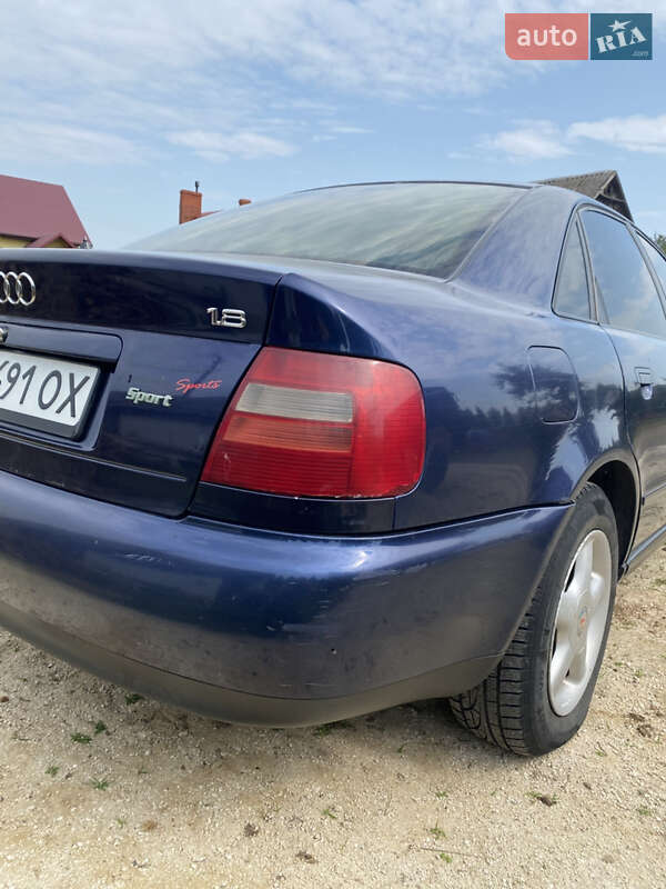Седан Audi A4 1996 в Яворове
