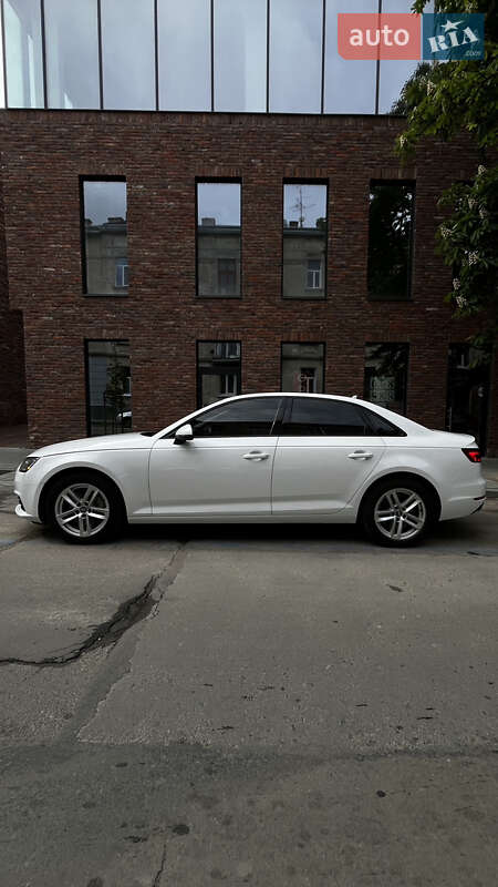 Седан Audi A4 2016 в Львове