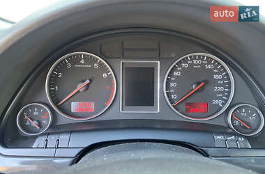 Седан Audi A4 2004 в 