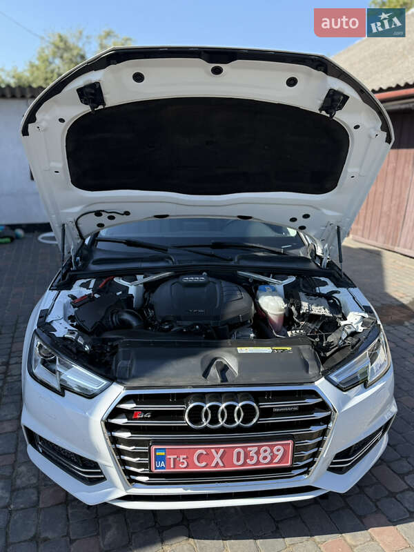 Седан Audi A4 2017 в Рівному