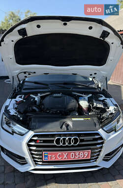 Седан Audi A4 2017 в 