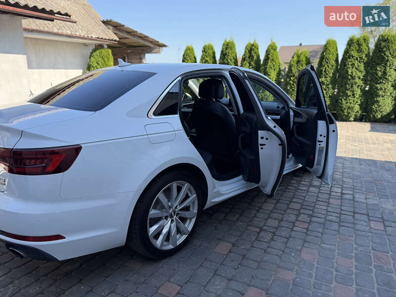 Седан Audi A4 2017 в Рівному