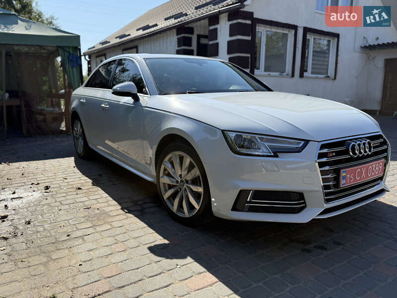 Седан Audi A4 2017 в Рівному
