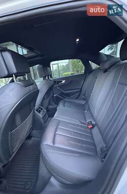 Седан Audi A4 2020 в 