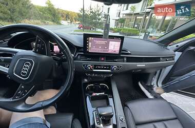 Седан Audi A4 2020 в 